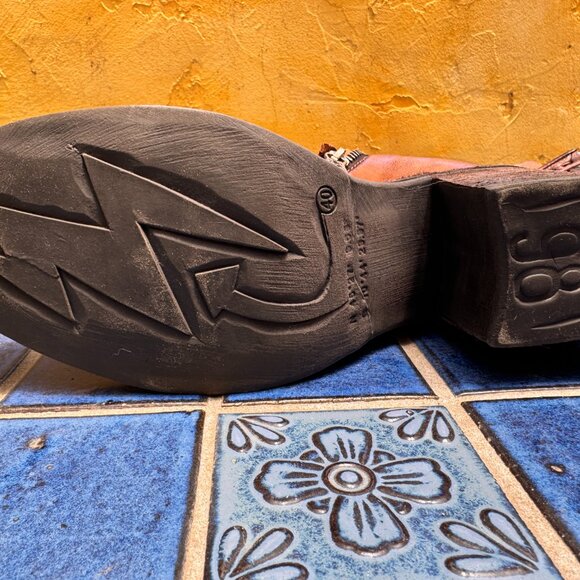 A.S.98 ultra-fashionable leather boots. Great deal at this price. Get them now! - Picture 4 of 4